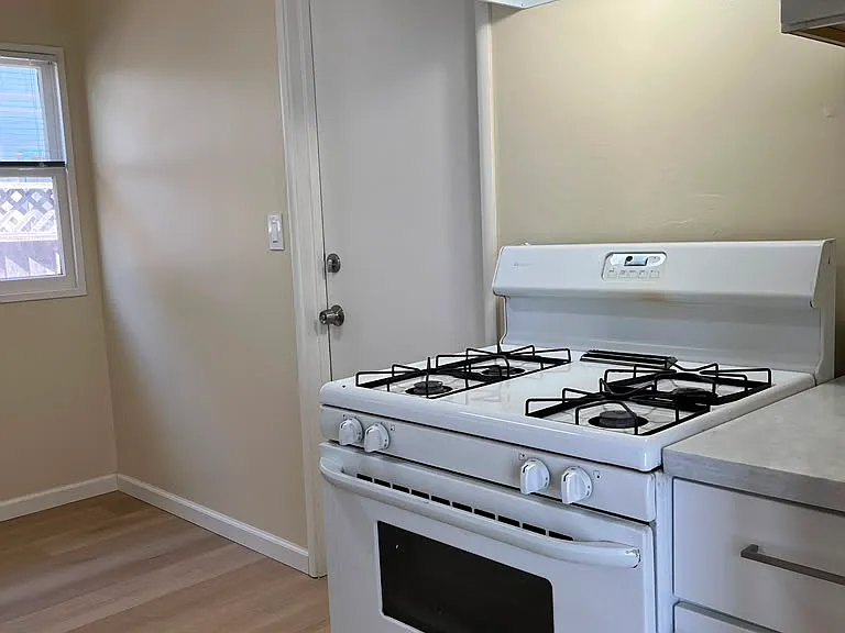 589 Manzanita Ave — Photo 9