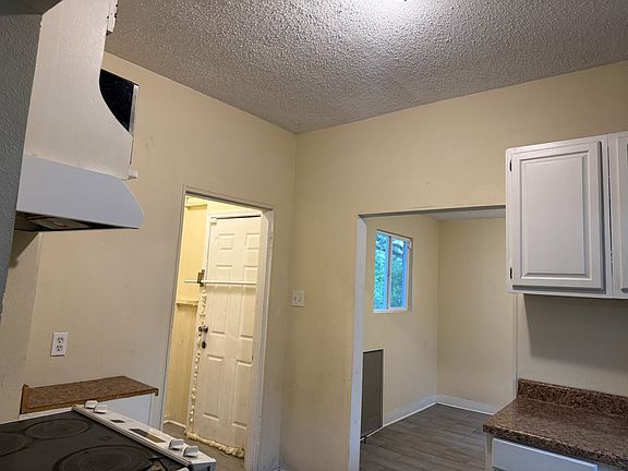5th image of 1809 Allis St