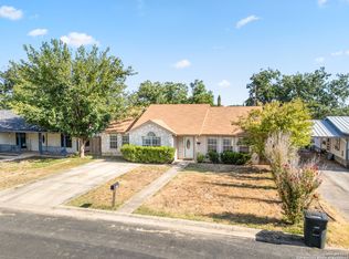 2206 20th St, Hondo, TX 78861