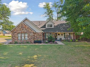 25916 Streator Dr, Broken Arrow, OK 74014