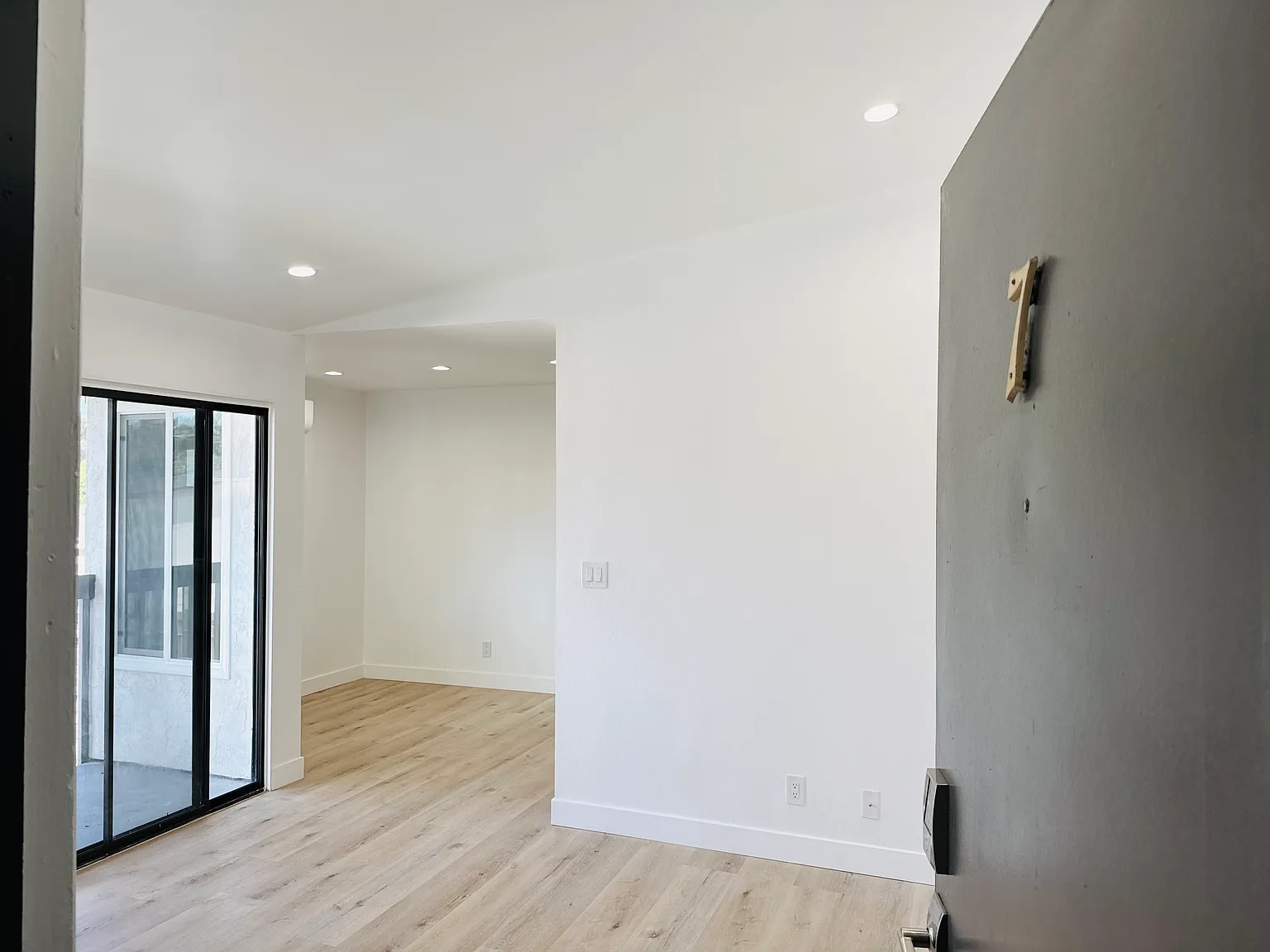 1 bed, 700 sqft, $3,100 — Photo 1