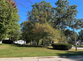 1437 Baumgart Rd, Green Bay, WI 54304