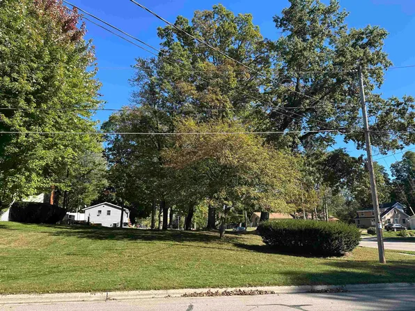1437 Baumgart Rd, Green Bay, WI 54304