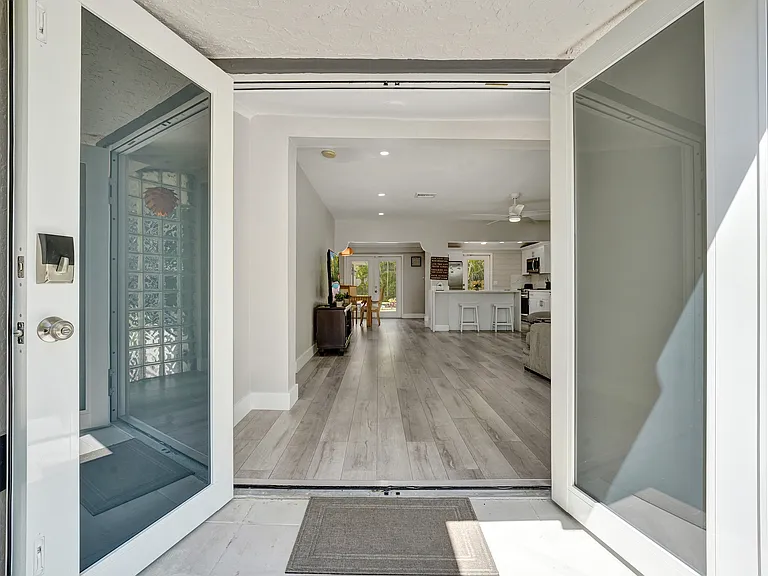 615 NE 13th Ave — Photo 3