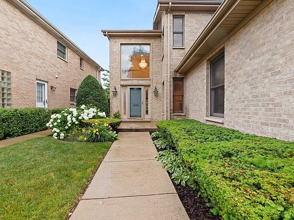 3rd image of 6947 N Kedvale Ave