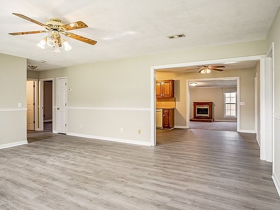 4th image of 3825 Bartlett Dr