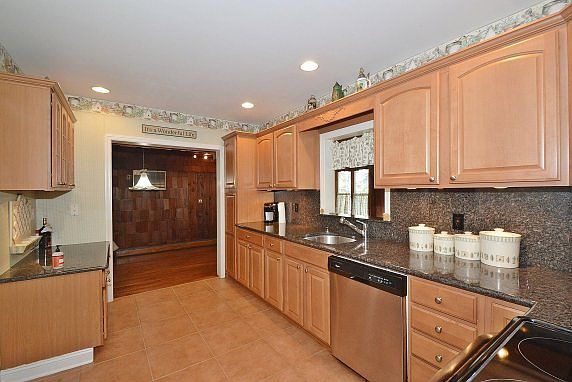 4th image of 41 Alden Ct