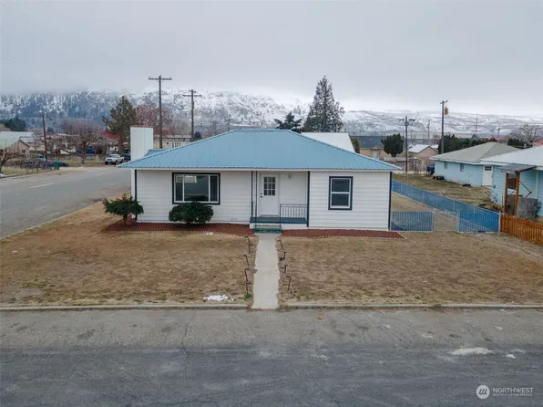 701 W Hansen Street, Brewster, WA 98812