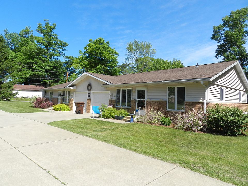 1st image of 4441 Greenwood Dr