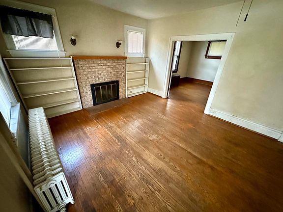 5th image of 459 Arbutus Ave SE