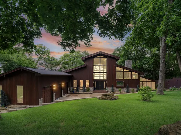 1555 Crescent Hills Dr, La Crescent, MN 55947