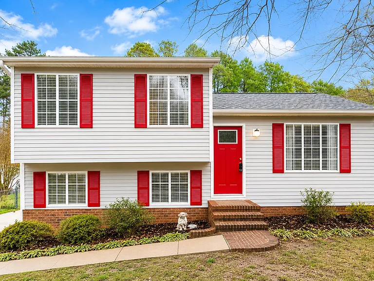 2140 Mariner Cir — Photo 1