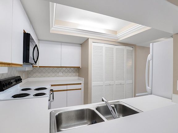 5th image of 5633 Turtle Bay Dr #12