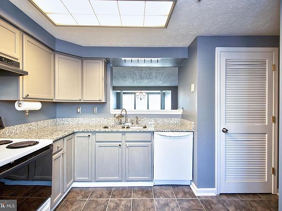 3rd image of 930 Jessicas Ln Unit 25