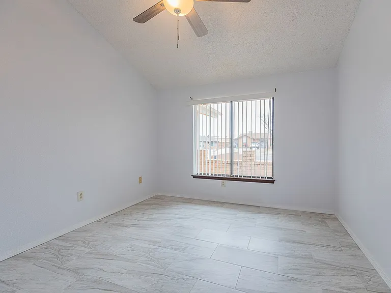 762 Stafford Ct — Photo 22