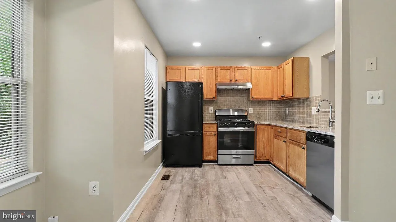 3 bed, 1920 sqft, $2,600 — Photo 4
