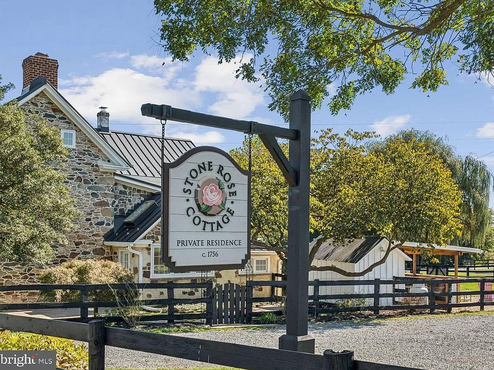 1st image of 20596 Airmont Rd