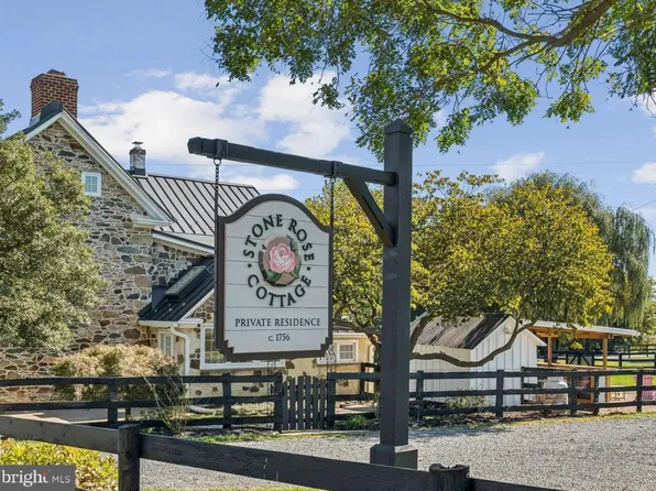 20596 Airmont Rd, Bluemont, VA 20135