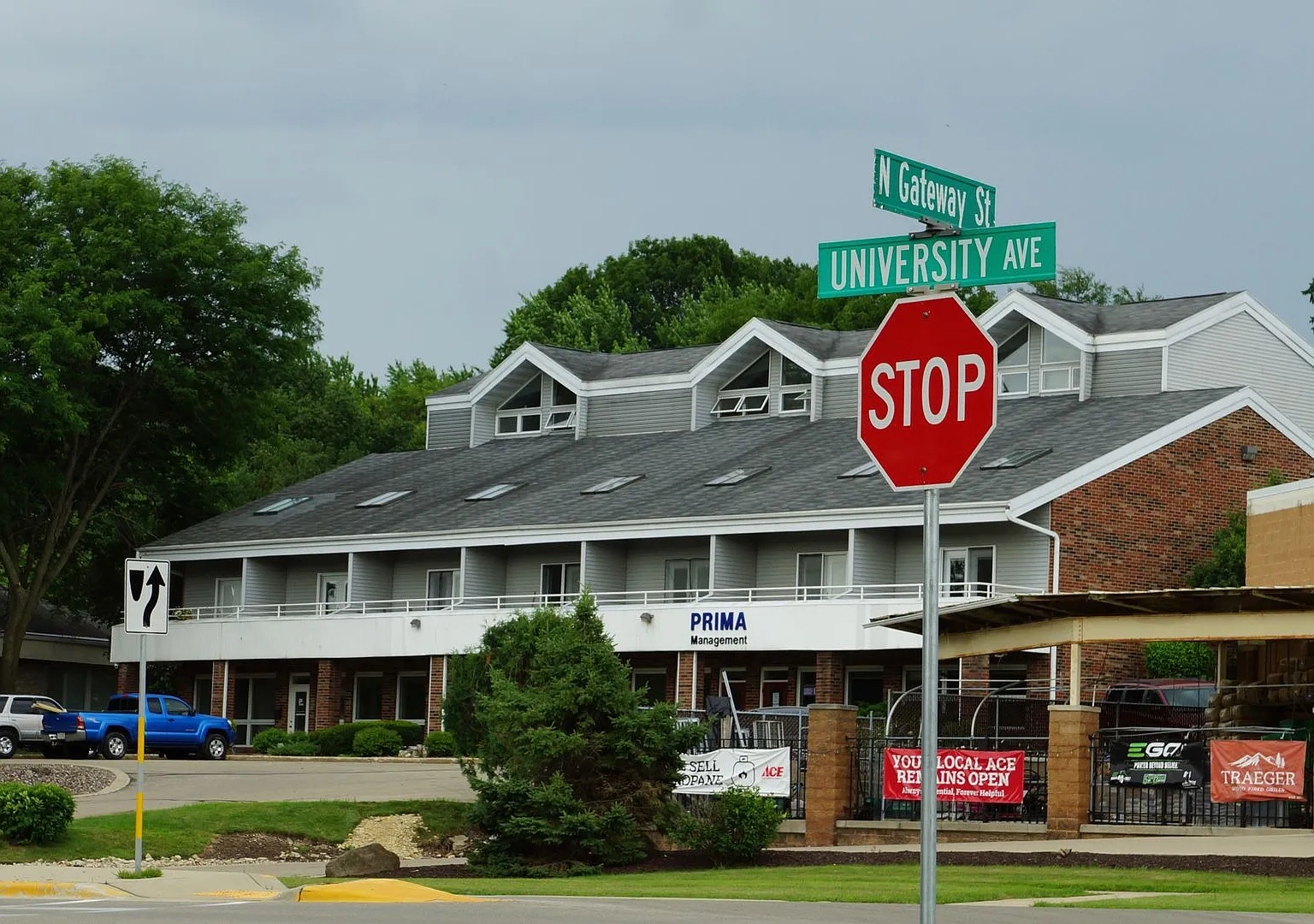 Lakeview Gables Apartments — Photo 1