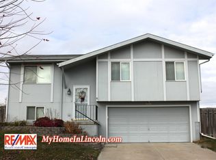 5800 W Thatcher Ln, Lincoln, NE 68528