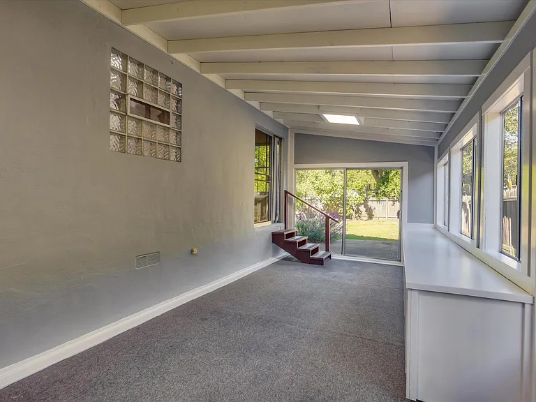 415 Bay Rd — Photo 23