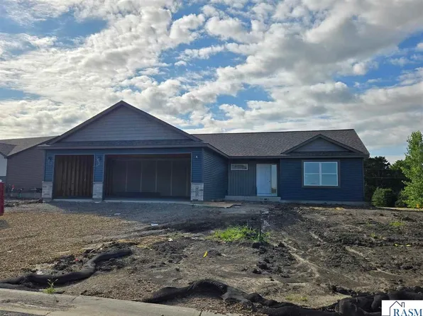 911 Three Lakes Ct, Madison Lake, MN 56063