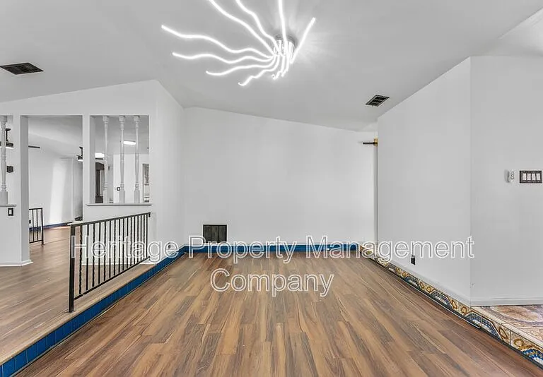 2526 Town Briar St — Photo 7