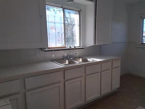 4th image of 2343 Erickson St
