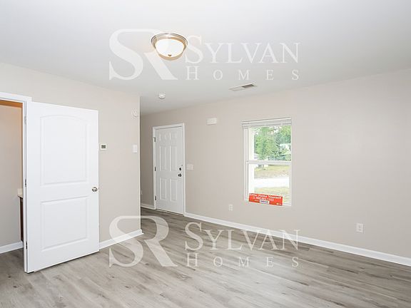 4th image of 2408 Luxembourg Dr