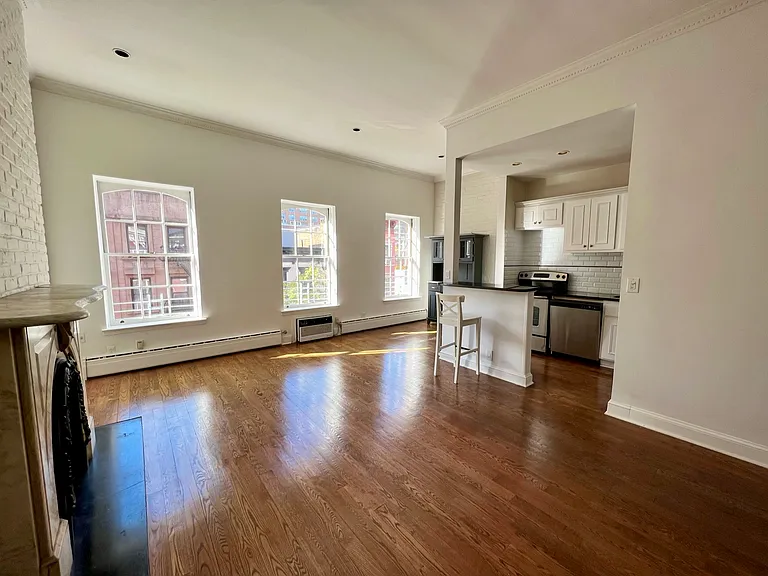 303 W 18th St #5 — Photo 3