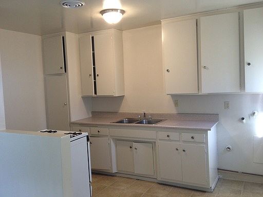 3rd image of 13436 1/2 Doty Ave