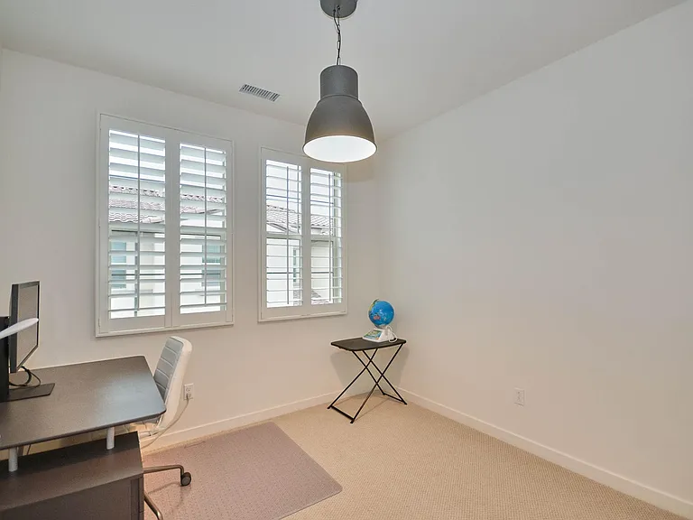 50 Finch — Photo 20