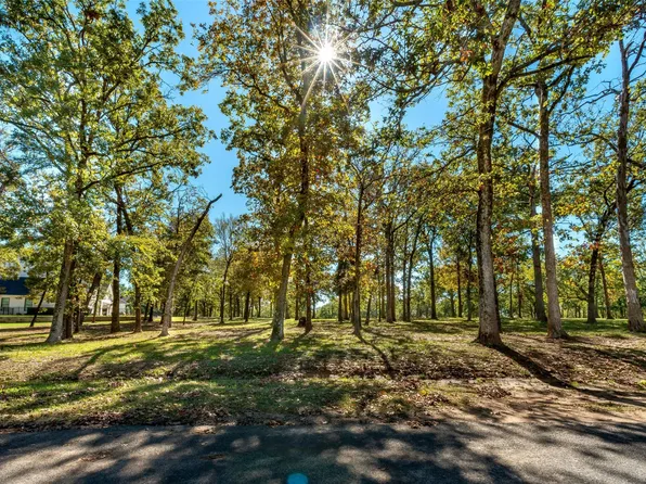 417 Saint Andrews Dr, Mabank, TX 75156