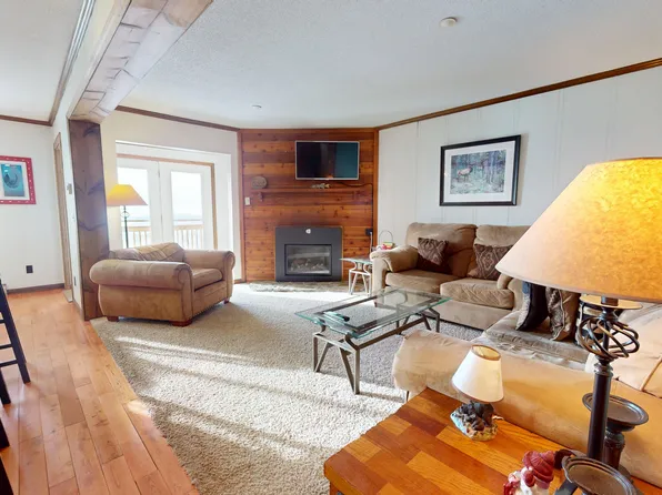 203 Summit Dr #B, Snowshoe, WV 26209