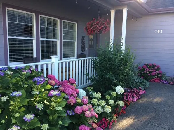 781 Silver Creek Dr, Central Point, OR 97502