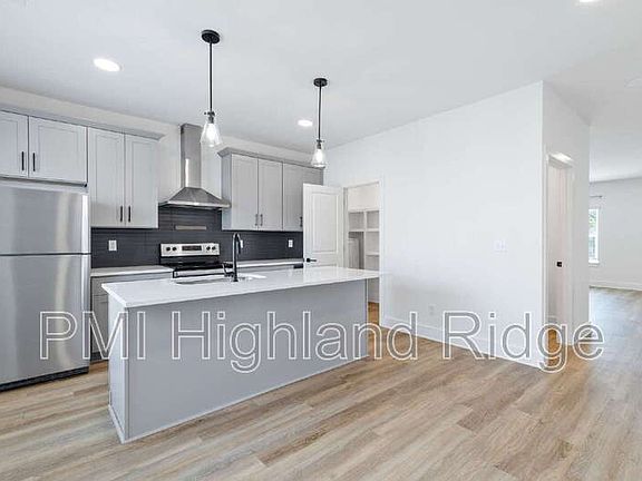 2nd image of 700 N Dupont Ave #B2wvx3