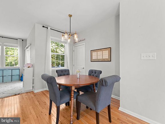 3rd image of 431 Dogwood Dr