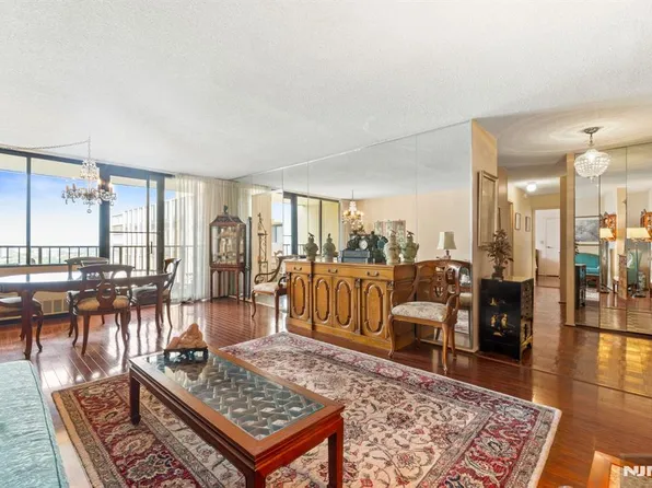 300 Winston Dr APT 3023, Cliffside Park, NJ 07010