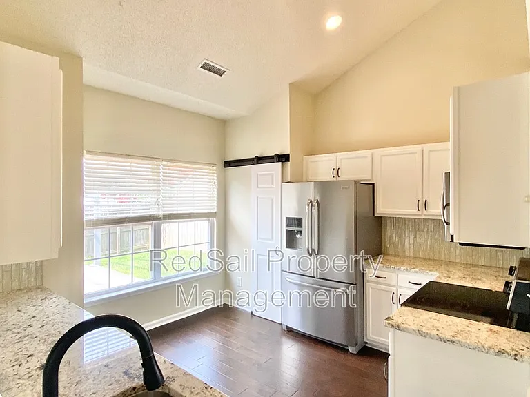 405 Holmes Blvd — Photo 6