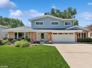 1215 W Thomas St, Arlington Heights, IL 60004