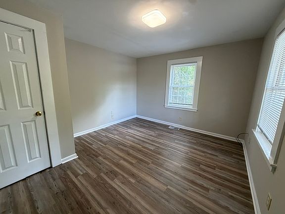 4th image of 711 Alexander St