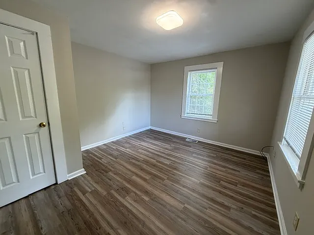 711 Alexander St — Photo 4