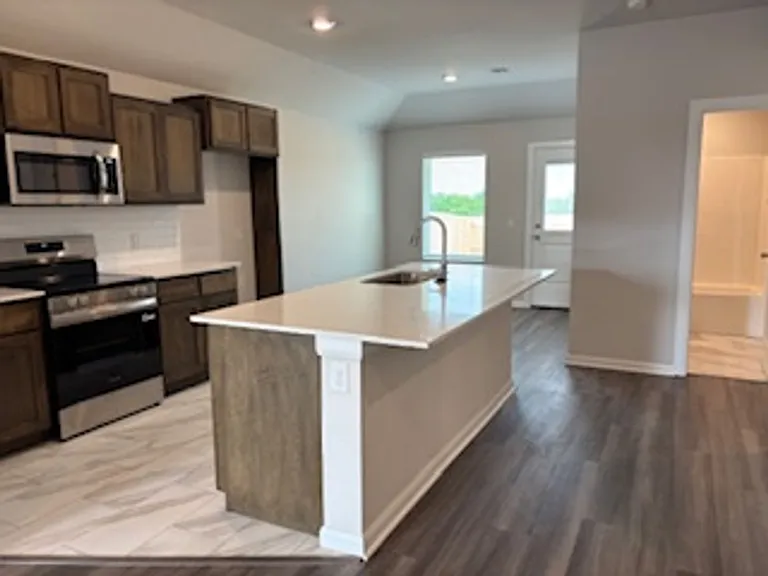 19521 Conway Dr — Photo 5