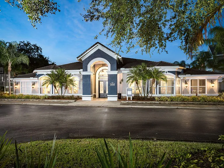 The Grand Reserve at Park Isle Apartments — Photo 8