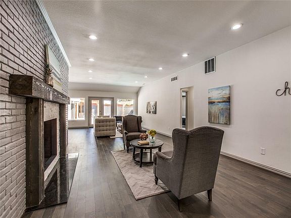 3rd image of 216 Canyon Valley Dr