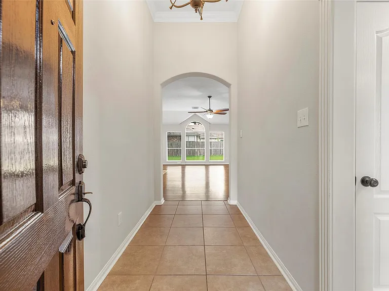 210 Leisure Dr — Photo 4