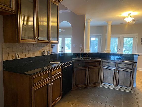 5th image of 31 N Hill Dr W