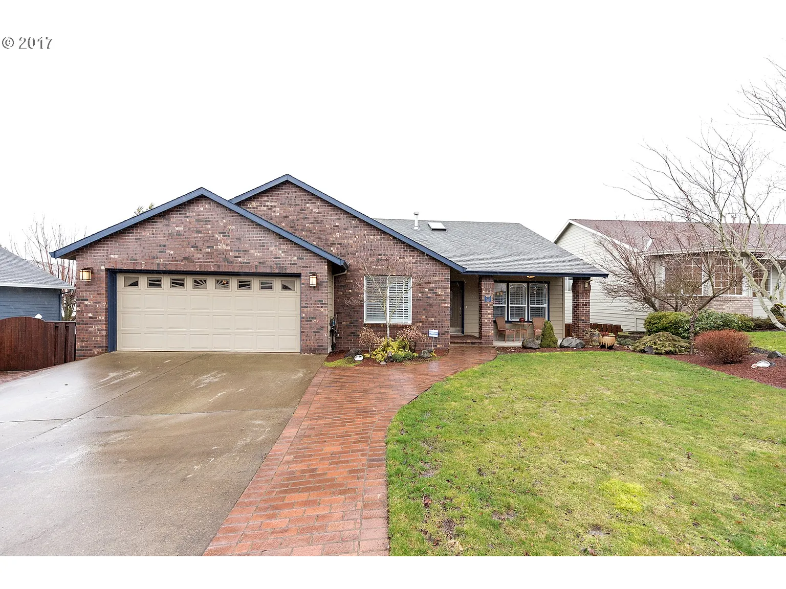 423 NW Bryn Mawr Pl photo 1