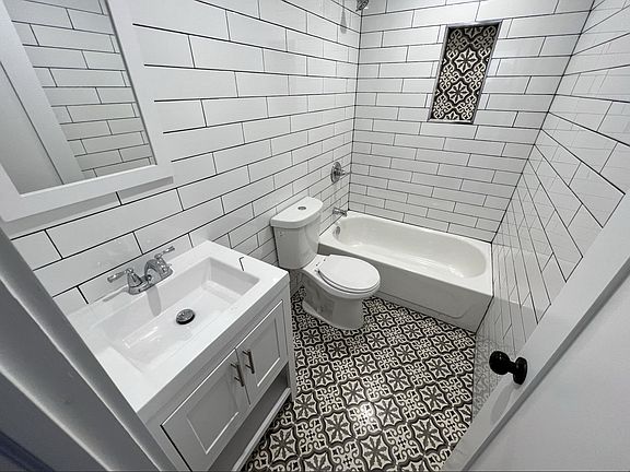 3rd image of 457 Quincy Ave Floor 2