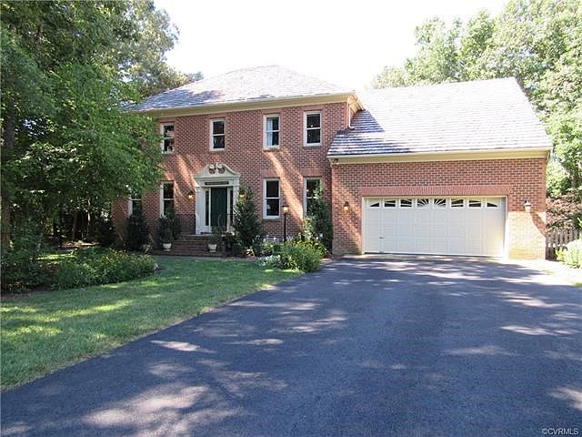 Very well positioned in the cul-de-sac